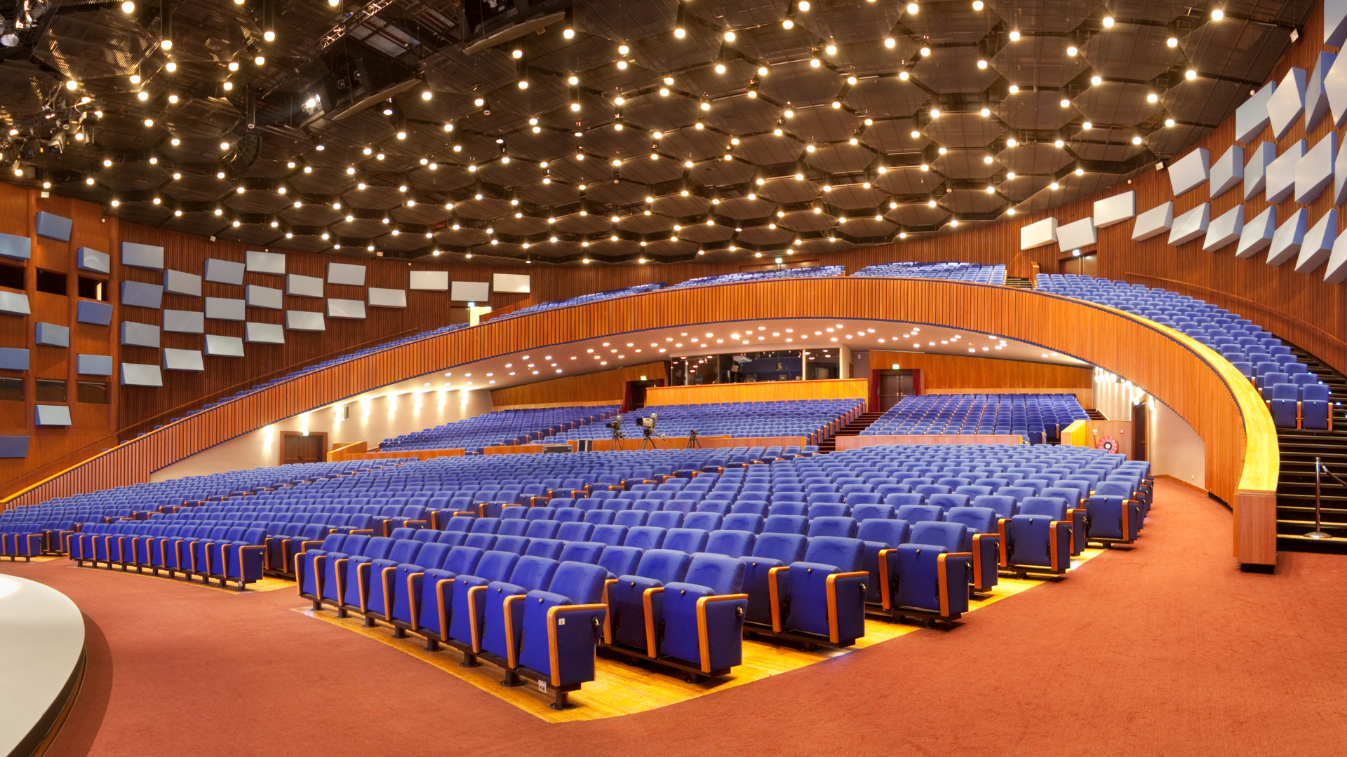 Reviews |World Forum The Hague